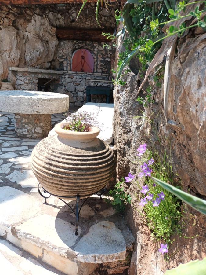 Aphrodite'S Maisonette On Corfu Island Mparmpati Eksteriør billede